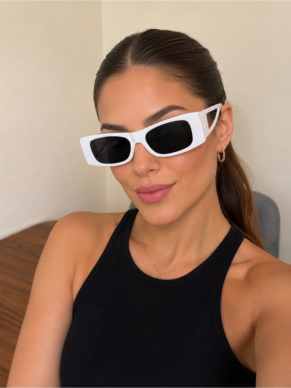 White Rectangular Fashion Sunglasses - Sleek Women's Shades - Picture 3 of 8
